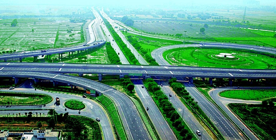 PM Modi Visits Yamuna Expressway, Noida Airport & Industry Stalls At UPITS 2025
